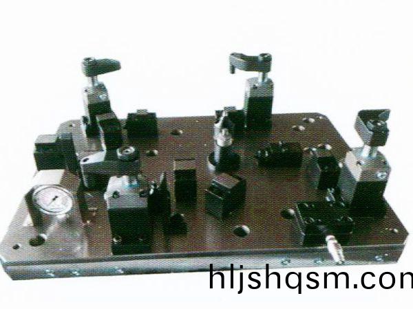 齒輪室罩(zhao)蓋(gai)液(ye)壓(ya)裌具